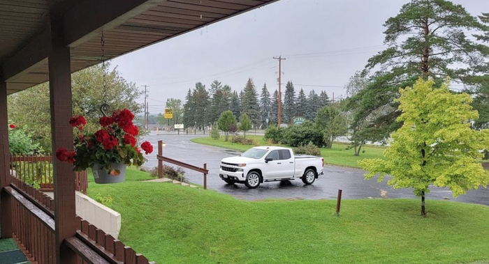 Scenic Motel - Web Listing (newer photo)